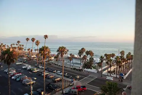 Wyndham Oceanside at the Pier 