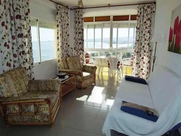 Apartamentos Intercentro Algarrobo-Costa