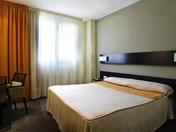 Hotel Pamplona Cross Elorz 