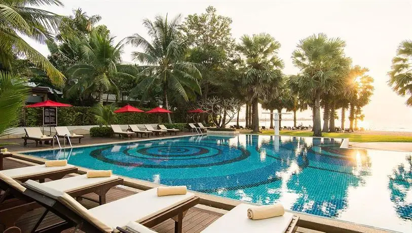 Ravindra Beach Resort & Spa 