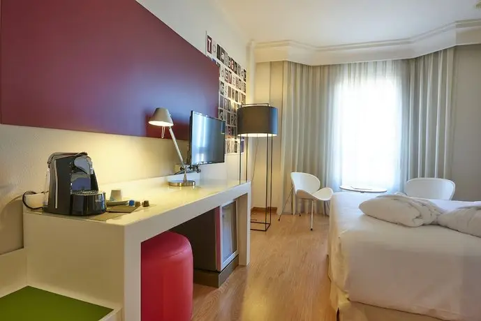 Tryp Vigo Los Galeones Hotel 