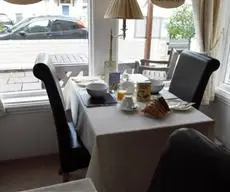 The Moorfield Hotel-Bed and Breakfast 