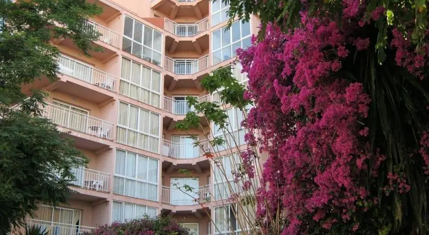 El Velero Apartments 