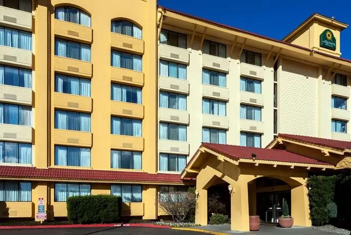 La Quinta Inn & Suites Seattle Sea-Tac Airport 