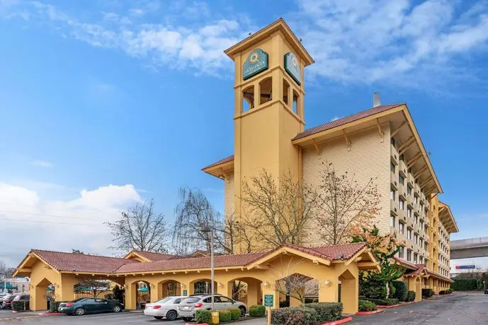 La Quinta Inn & Suites Seattle Sea-Tac Airport