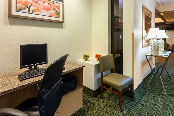 La Quinta Inn & Suites Seattle Sea-Tac Airport 