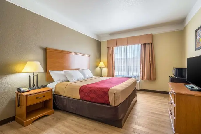 Econo Lodge Inn & Suites New Braunfels