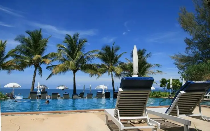 Lanta Casuarina Beach Resort