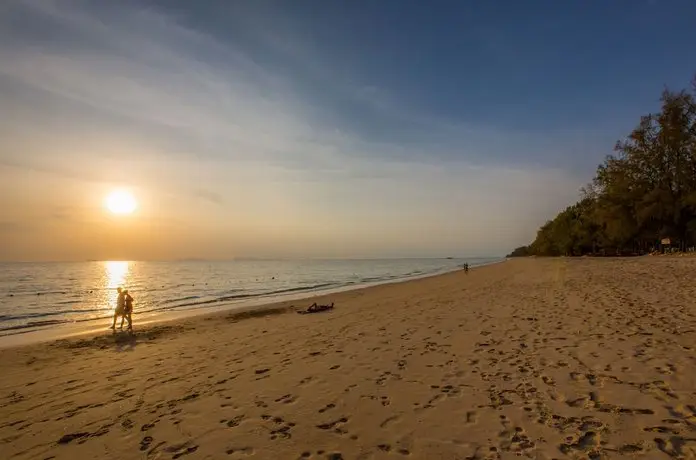 Lanta Casuarina Beach Resort 