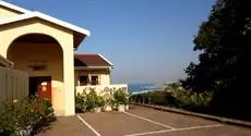 Beachcomber Bay Guest House 