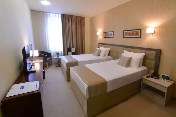 Minotel Barsam Suites 