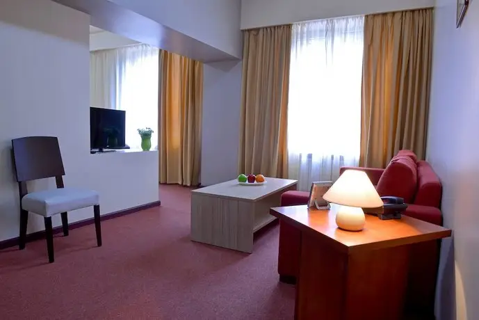 Minotel Barsam Suites 