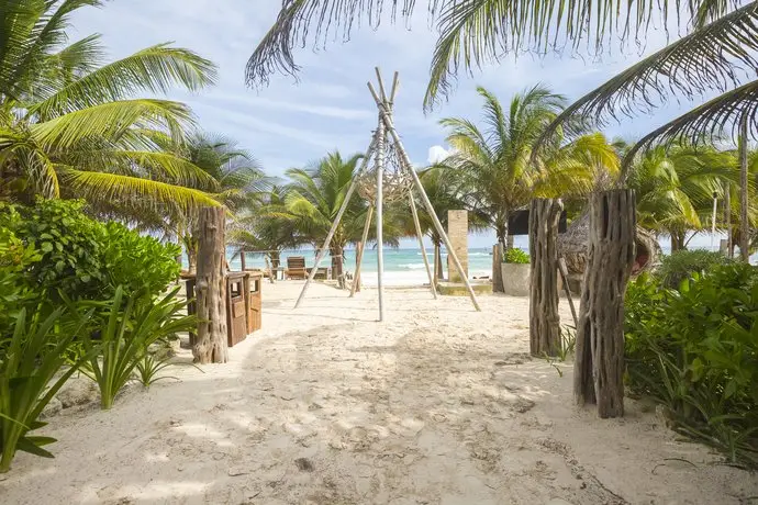 Hotel Cabanas Los Lirios Tulum 