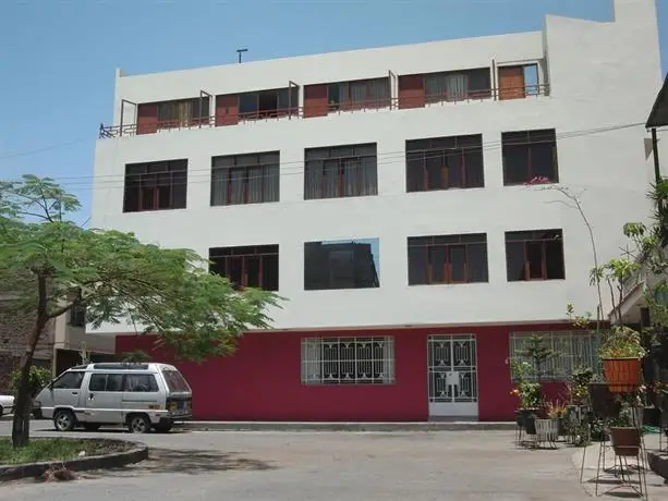 Hostal Victor - Lima Airport Hostel