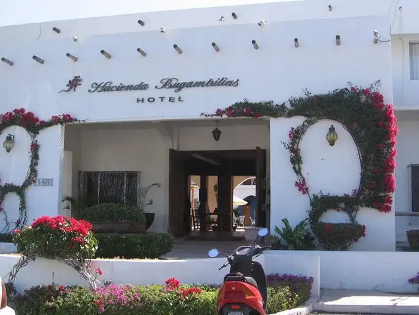 Hotel Hacienda Bugambilias