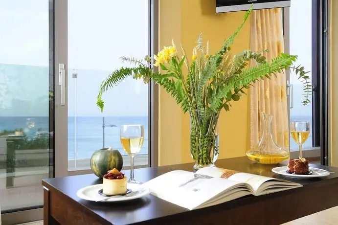 Steris Elegant Beach Hotel & Apartments 