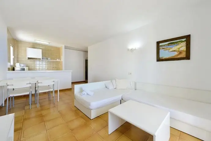 Apartamentos San Antonio Beach 