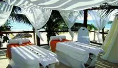 Le Reve Boutique Beachfront Hotel 