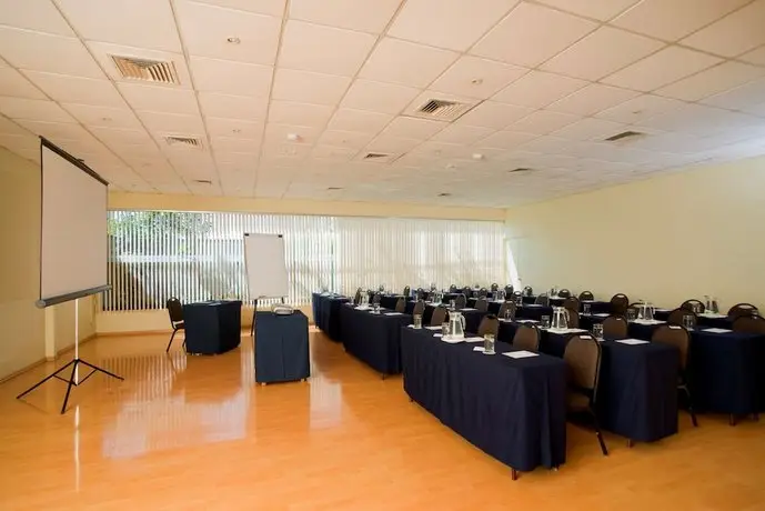 Radisson San Isidro Hotel & Suites 