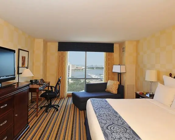 Renaissance Portsmouth-Norfolk Waterfront Hotel 