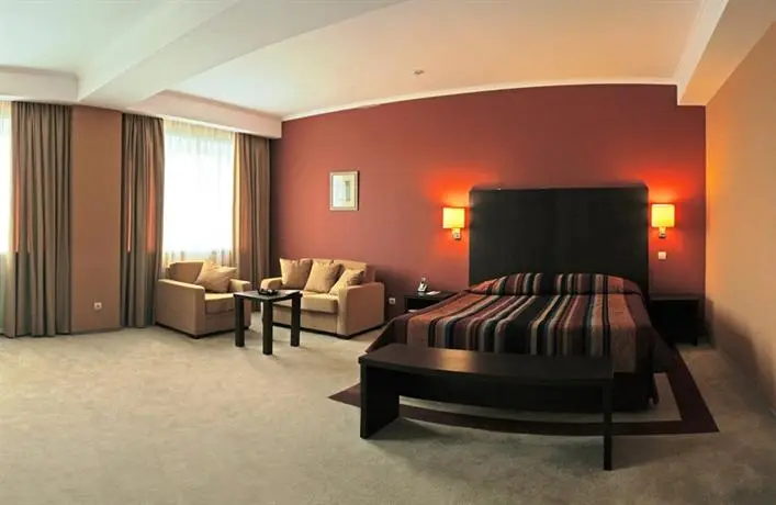 Avrora Business Hotel and Spa 