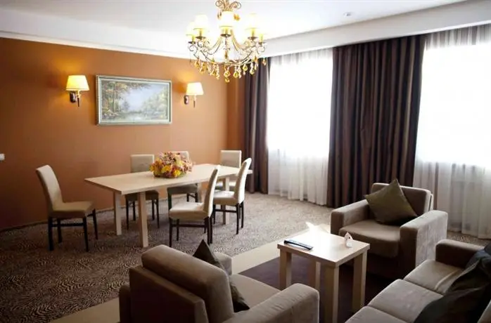 Avrora Business Hotel and Spa 