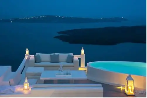 Aqua Luxury Suites 