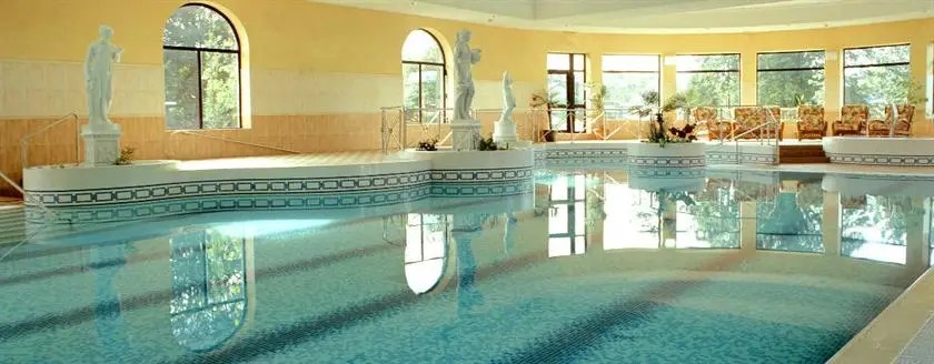 Castlecourt Hotel Spa & Leisure 