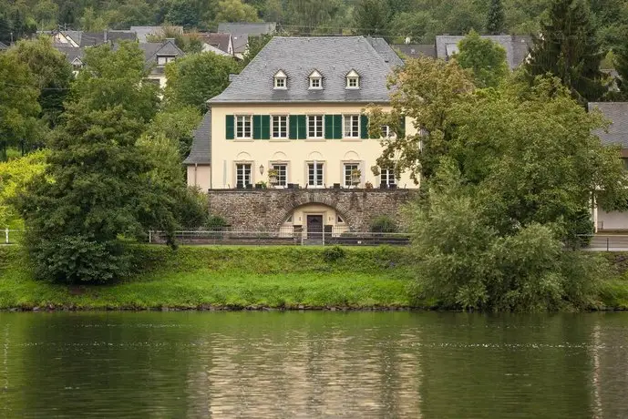 Wein- und Landhaus S A Prum