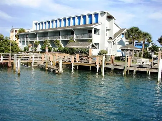 Dockside Inn & Resort 