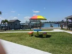 Dockside Inn & Resort 