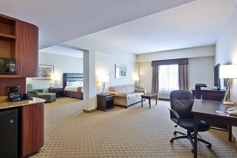 Holiday Inn Express Hotel & Suites Ottawa Airport 