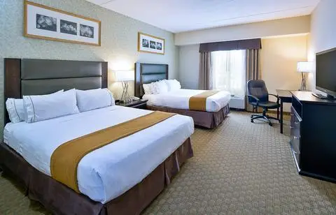 Holiday Inn Express Hotel & Suites Ottawa Airport 