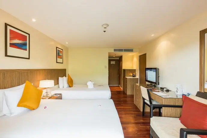 Novotel Phuket Surin Beach Resort 