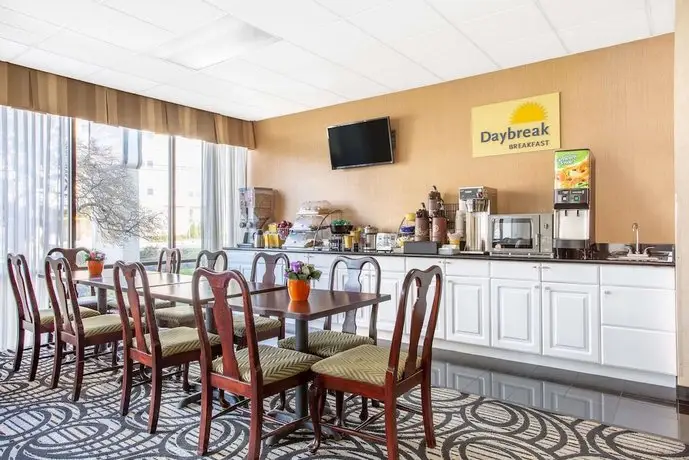 Days Inn by Wyndham College Park 