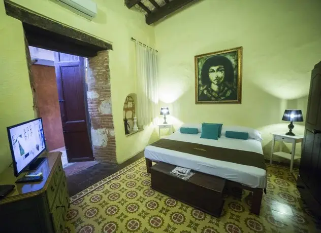 Dona Elvira Boutique Hotel 