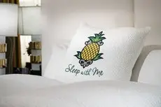 Staypineapple The Loop 