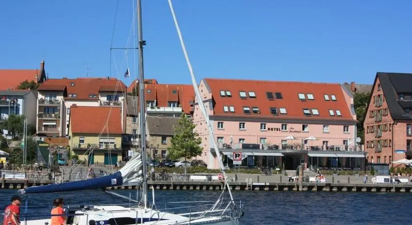 Hotel Am Yachthafen Waren 