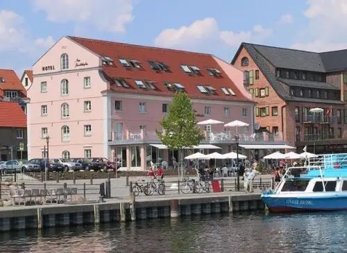 Hotel Am Yachthafen Waren 