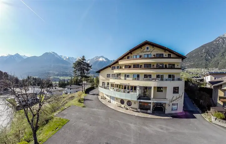 Hotel Arzlerhof 