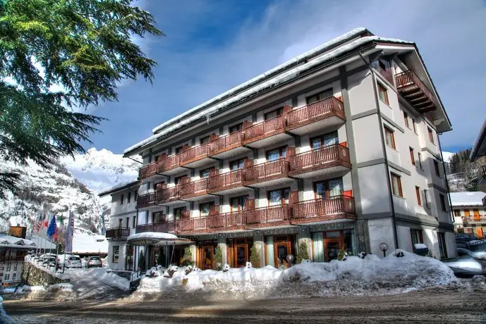 Cresta Et Duc Hotel