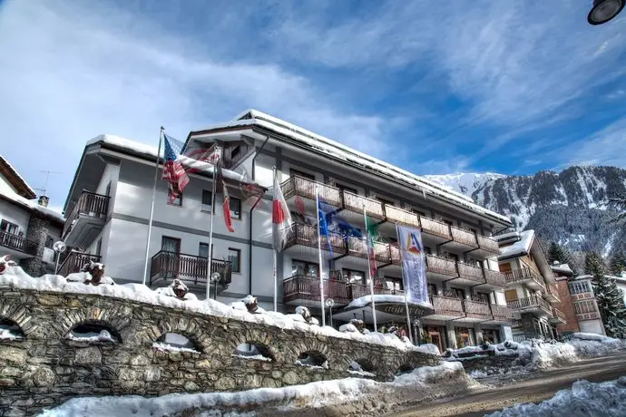 Cresta Et Duc Hotel 