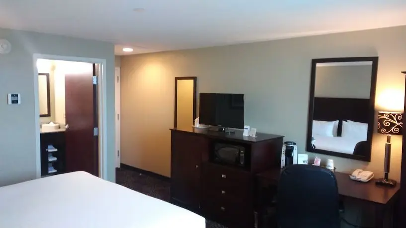 Holiday Inn Express & Suites Pittsburgh West - Greentree 