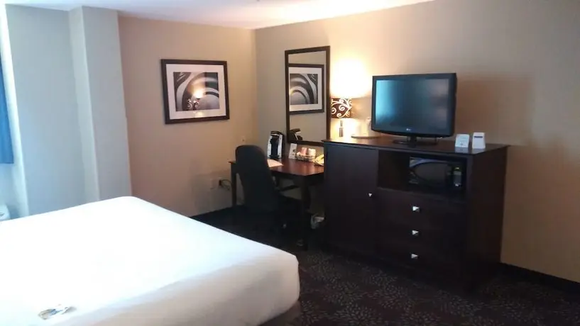 Holiday Inn Express & Suites Pittsburgh West - Greentree 