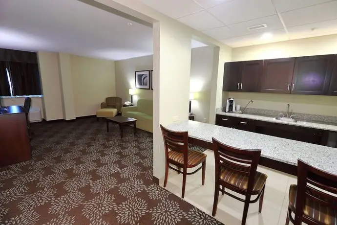 Holiday Inn Express & Suites Pittsburgh West - Greentree 