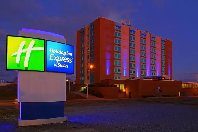 Holiday Inn Express & Suites Pittsburgh West - Greentree 