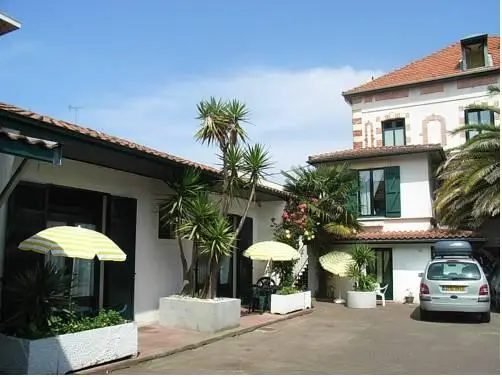 Hotel-Residence Le Grillon