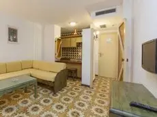 Apartamentos Bon Lloc 