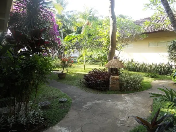 Bali Lovina Beach Cottages 