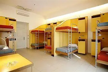 Seven Hostel & Rooms 